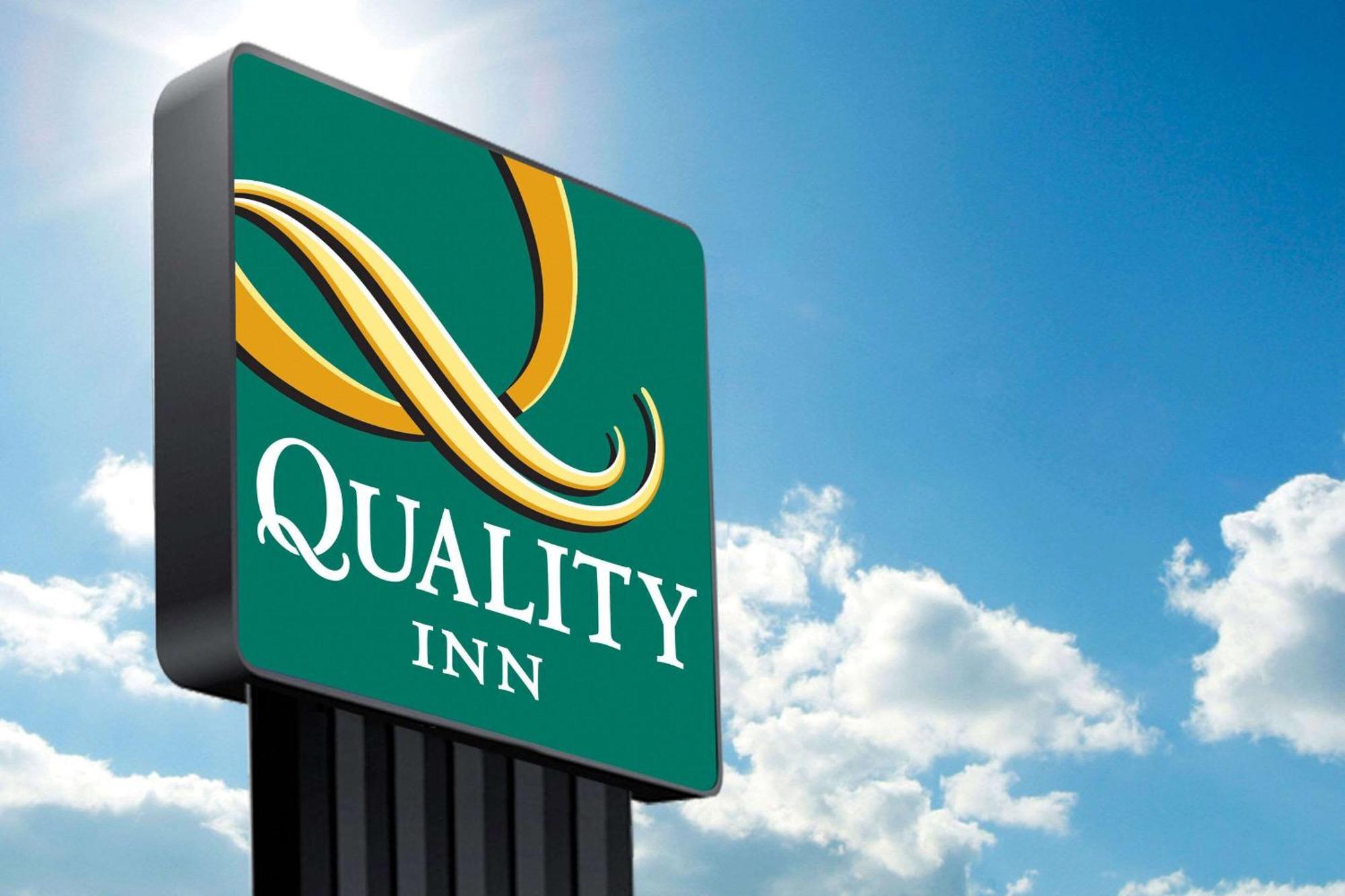 Quality Hotel Essington Esterno foto